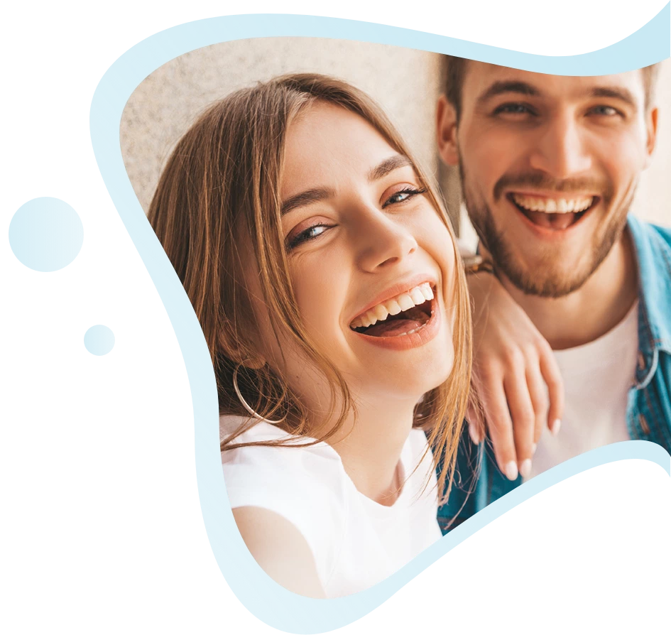 Persona con envase de Dentolan